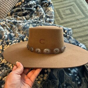 NWT! Charlie 1 horse flat brim wool hat. High desert. Size Small